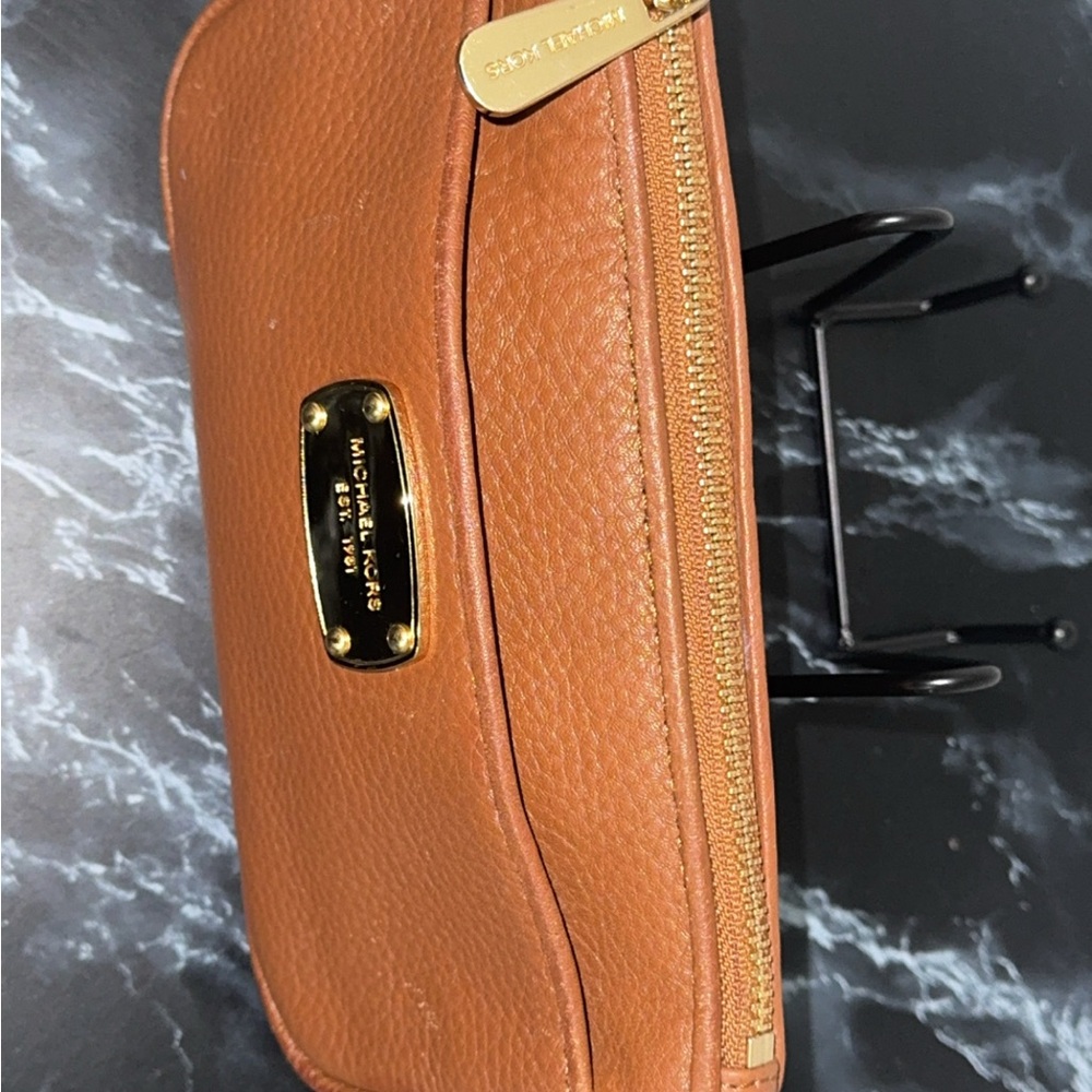 Michael Kors Clutch Makeup Leather Bag with Gold Accents AUTHENTIC - Picture 3 of 12